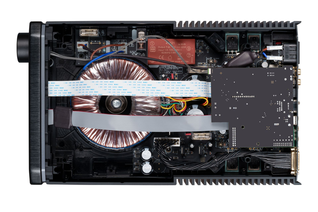 Cyrus 40 AMP Interior-large.webp