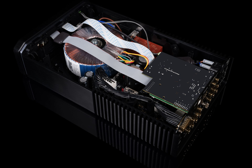 Cyrus 40 AMP Interior-Hero-large.webp