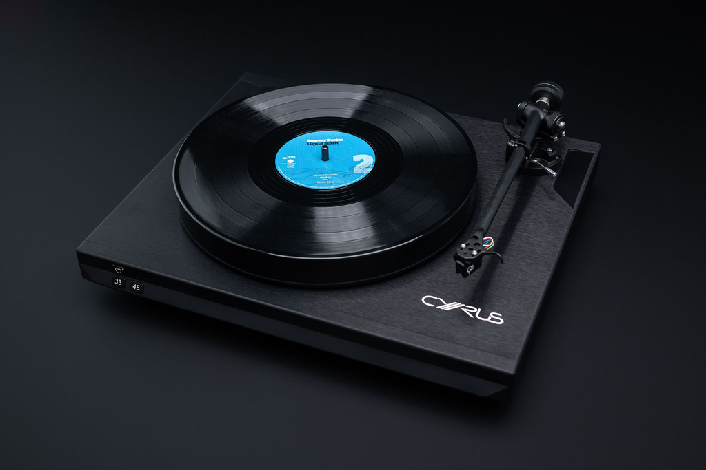 Cyrus_Turntable_003-large.webp